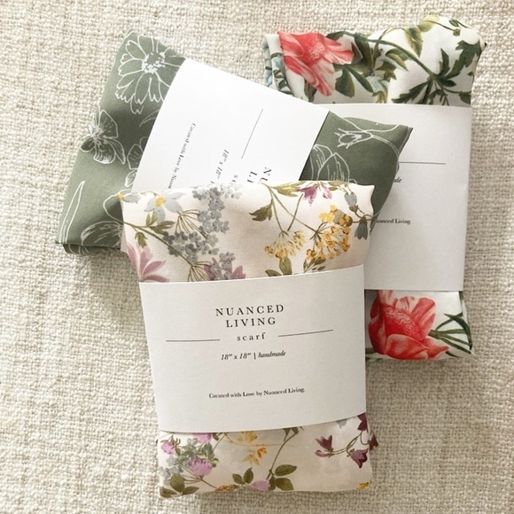 NWT Handmade Floral 18” x 18” Scarf L1044 - Picture 7 of 10